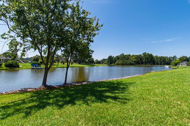 Building Photo - 147 Watersedge Ln