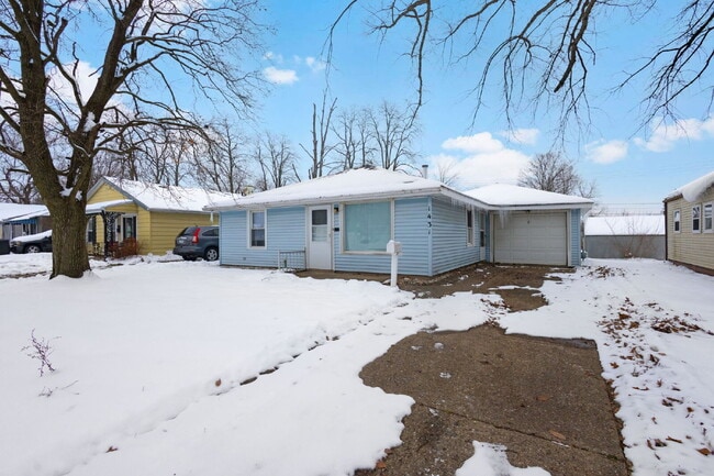 Building Photo - Available January 1st! Accepts VOUCHERS!