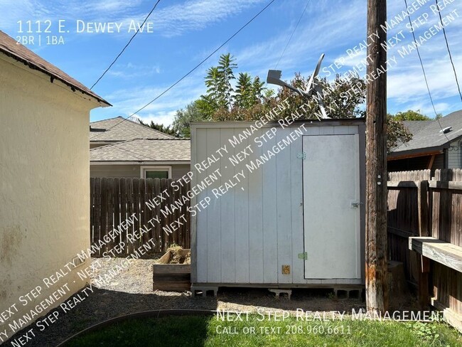Building Photo - 1112 E Dewey Ave