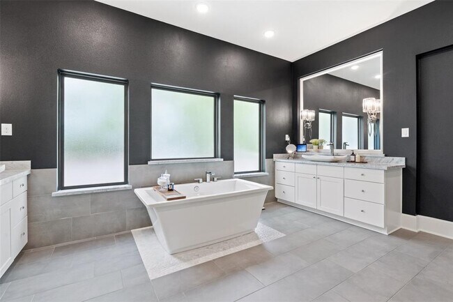 Building Photo - 105 Bisset Ct