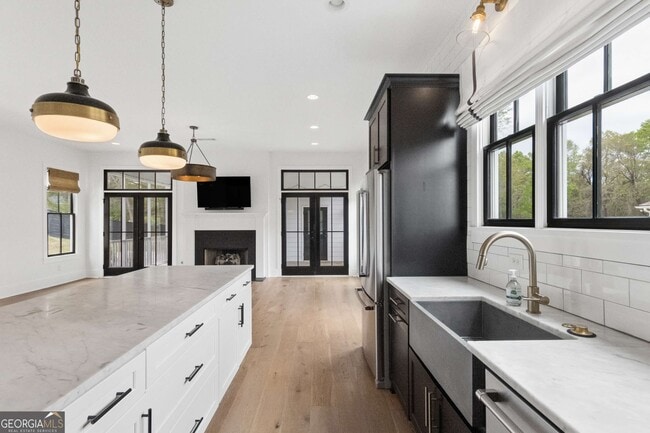 Building Photo - 98 Middle St