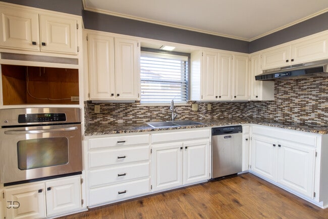 Building Photo - 4306 Briar Cliff Dr