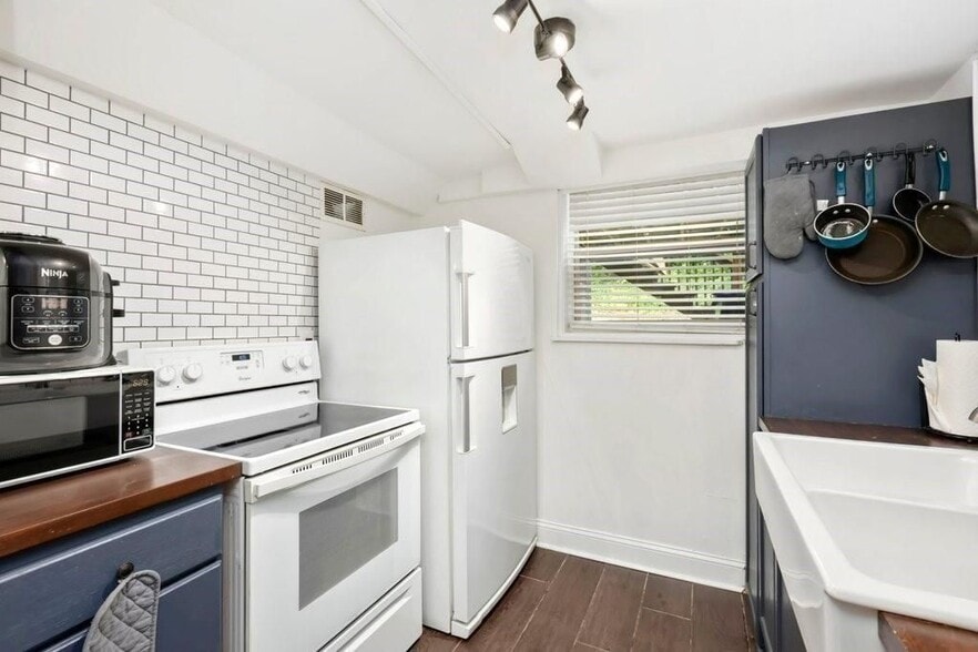 Building Photo - 677 Holmes St NW