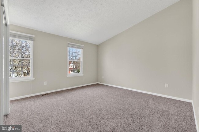 Building Photo - 8813 Francesca Dr