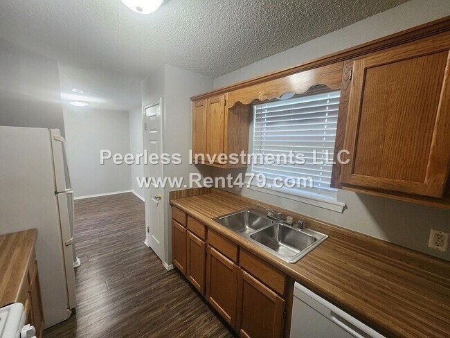 Building Photo - 511 4th Ave SW