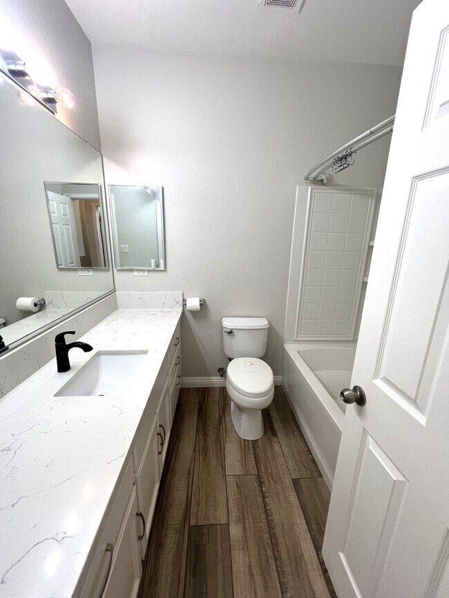 Building Photo - 5418 Sweet Sunblaze Ave