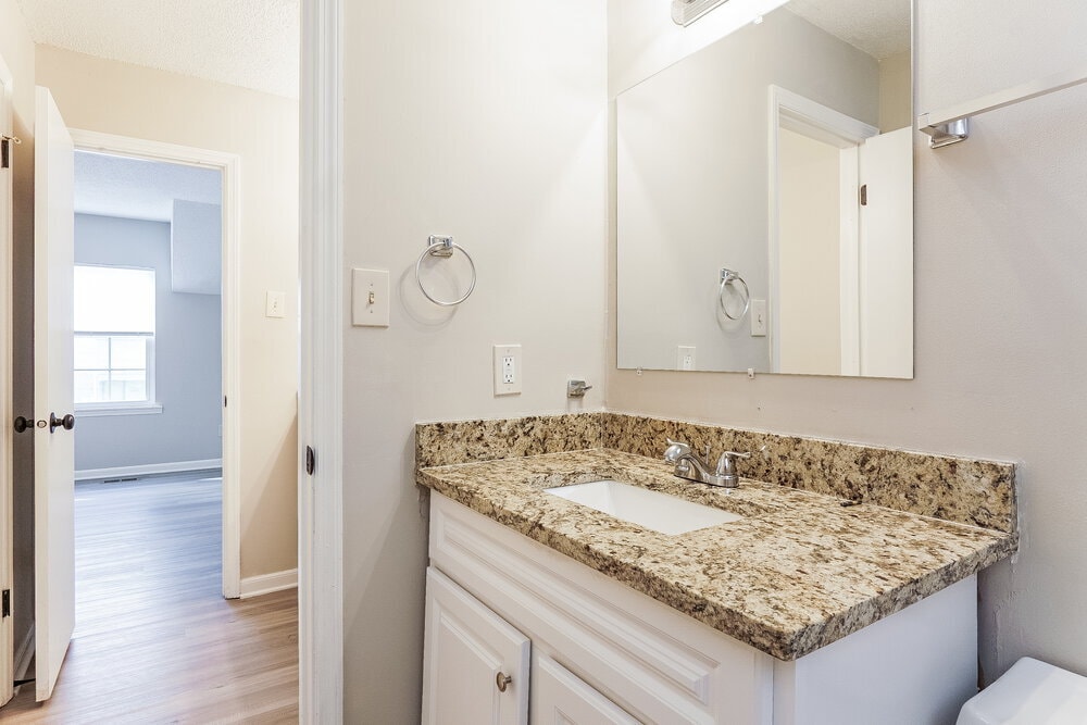 Building Photo - 904 Cedar Crest Dr