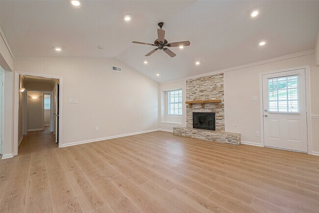 Building Photo - 10306 Bob White Dr