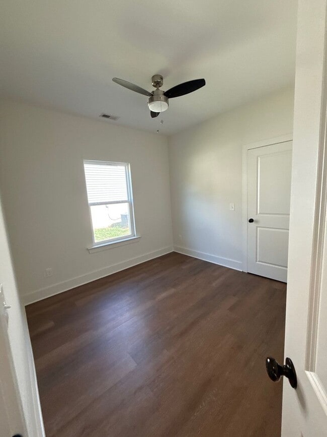 Building Photo - 3014 N Chamberlain Ave