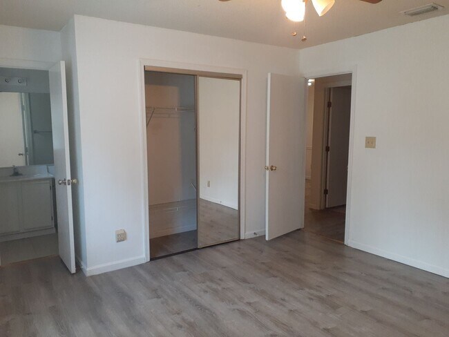 Building Photo - 12851 Daybreak Cir