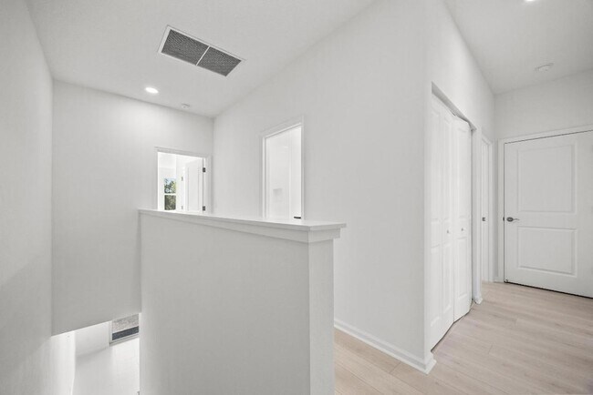 Building Photo - 4520 Longwood Lk Sq