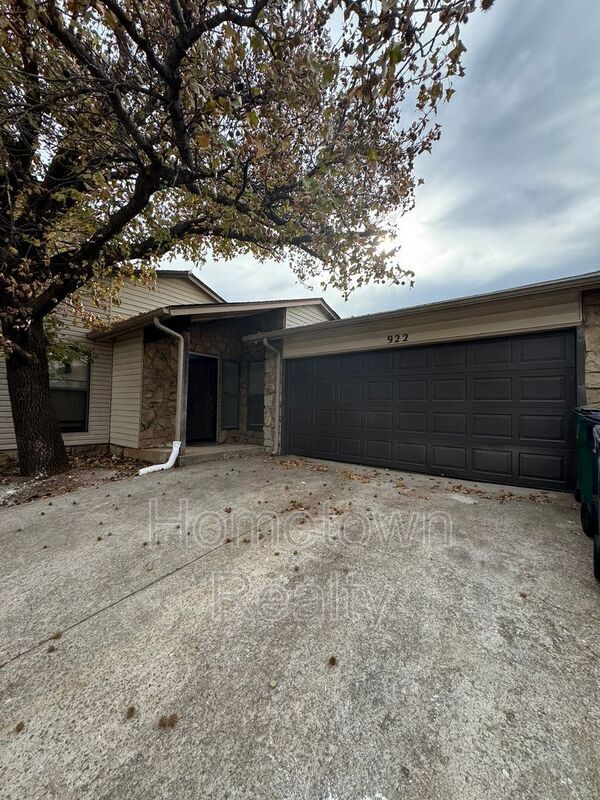 Building Photo - 922 NW 116th Court