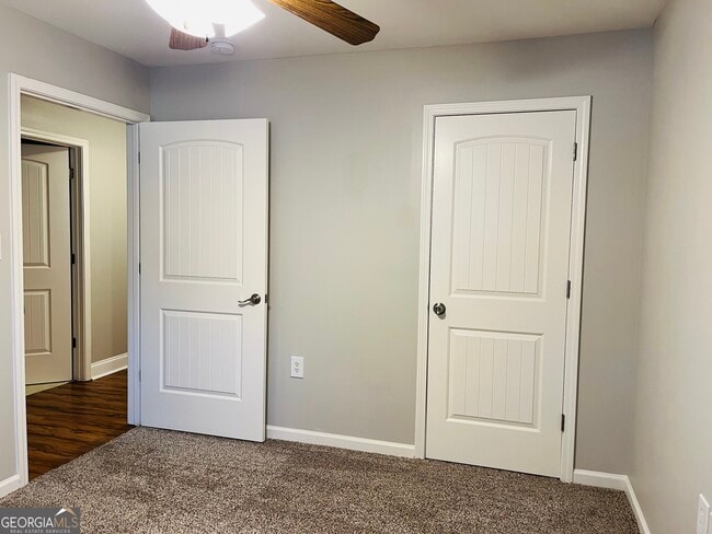 Building Photo - 5750 Crest Hill Dr NE