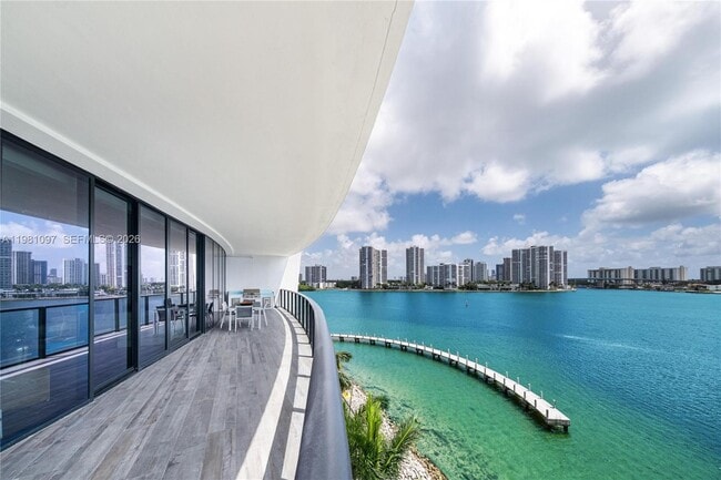 Building Photo - 5500 Island Estates Dr