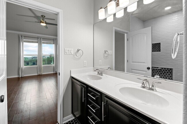 Building Photo - 9621 Solana Vista Loop