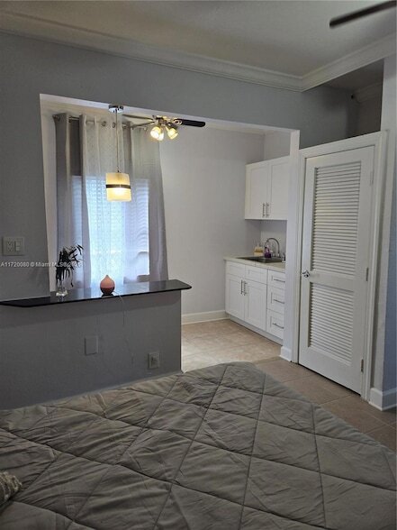 Building Photo - 5712 Hollywood Blvd