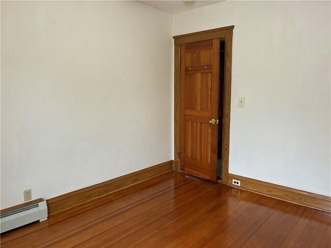 Building Photo - 56 Hatfield St