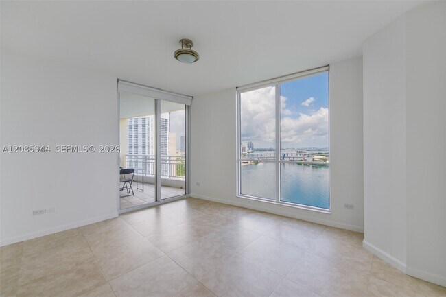 Building Photo - 848 Brickell Key Dr