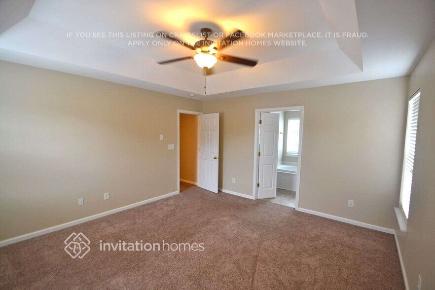 Building Photo - 9809 Dauphine Dr