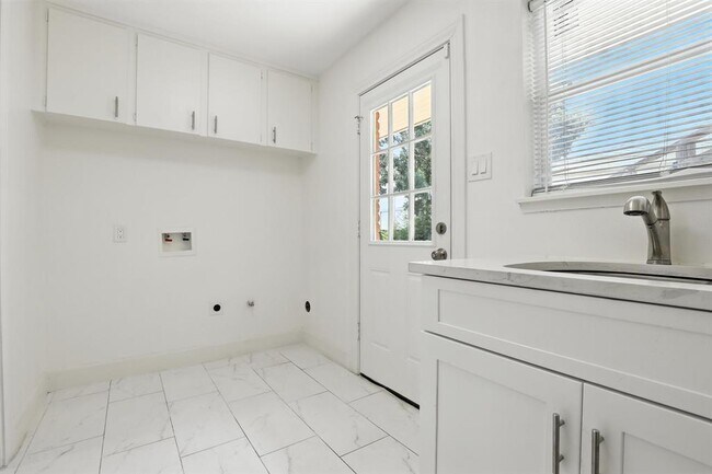 Building Photo - 9226 Kapri Ln