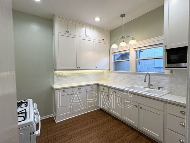 Building Photo - 2751 Pomeroy Ave