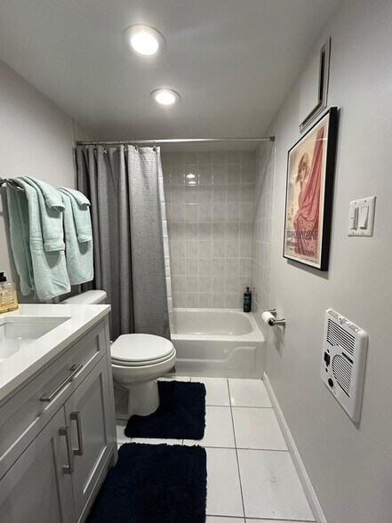 Building Photo - 2227 N Bissell St