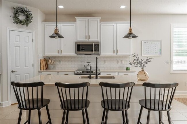 Building Photo - 10405 Waterstone Dr