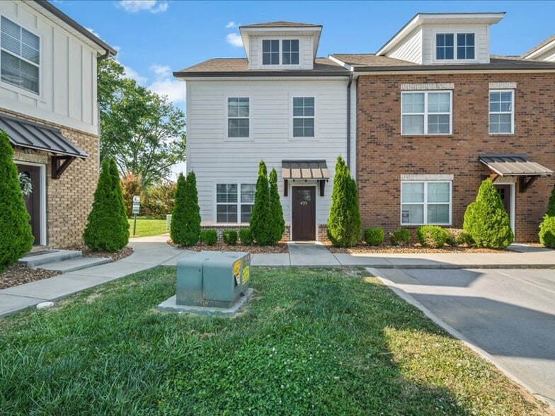 Building Photo - 433 Grady Way