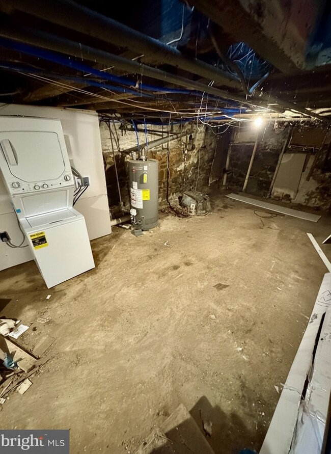 Building Photo - 2055 E Stella St