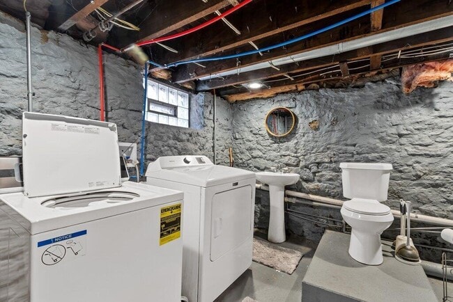 Building Photo - 2027 N 4th St