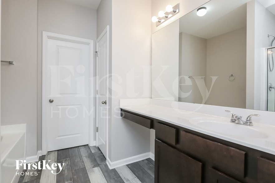 Building Photo - 4221 Weeping Willow Dr