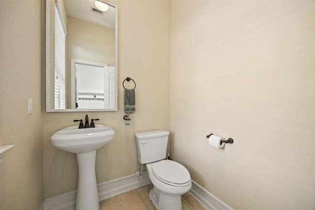 Building Photo - 16746 Highland Country Dr