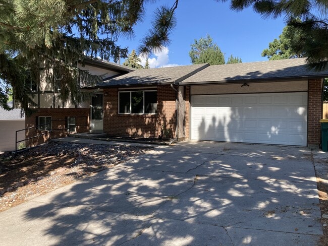 Building Photo - 5480 Descanso Cir W
