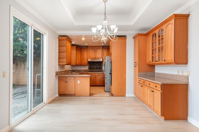 Building Photo - Three bedroom condo for lease in Arcadia