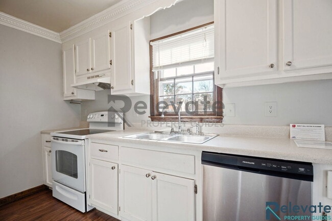 Building Photo - 4005 Peregrine Rd