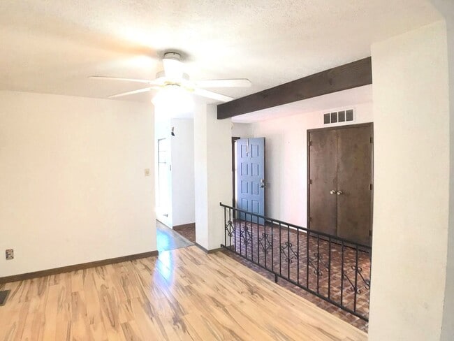 Building Photo - Spacious 2BR/2BA located on Golf Course in Rio Communities. Hardwood floors in living space. 2 Ca...