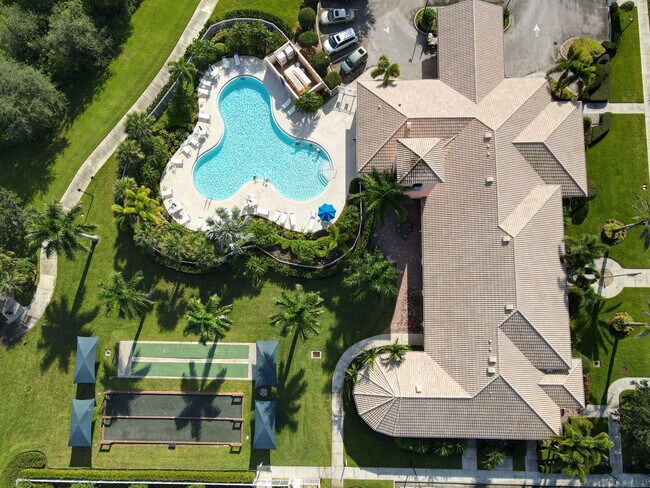 Building Photo - 11423 SW Pembroke Dr