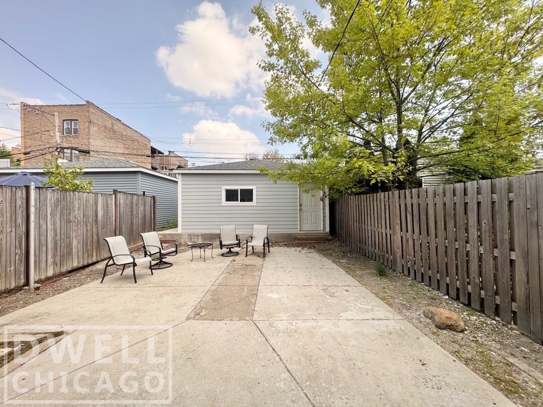 Building Photo - 2550 W Thomas St