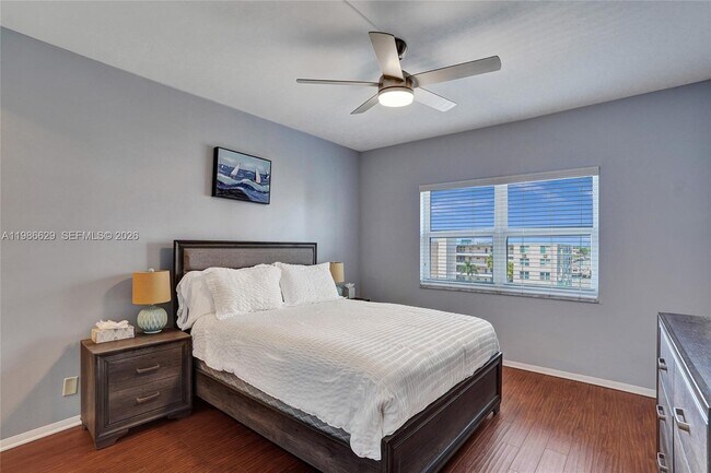 Building Photo - 400 N Riverside Dr