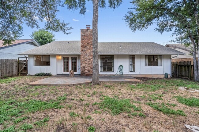 Building Photo - 10057 Woodland Village Dr