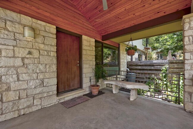 Building Photo - 805 Cumberland Rd