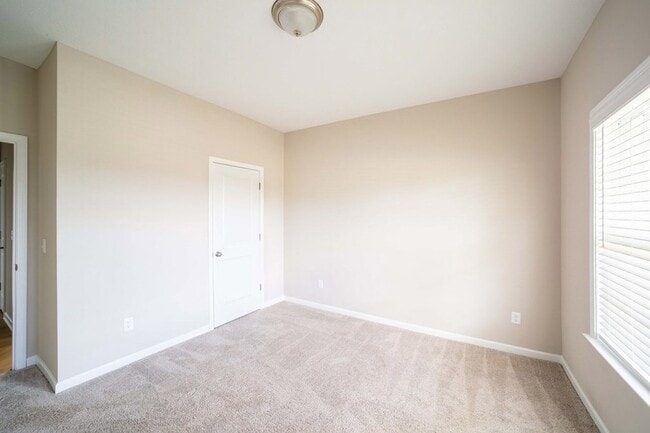 Building Photo - 5176 Legion Dr