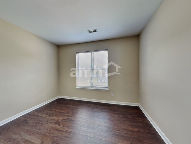 Building Photo - 2713 Glasshouse Rd