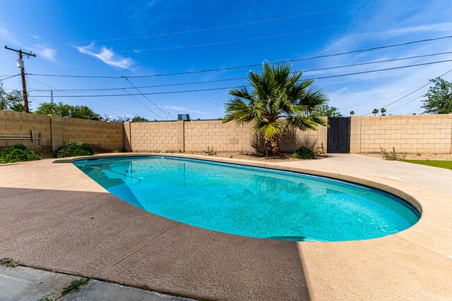 Building Photo - 1310 W Romo Jones St