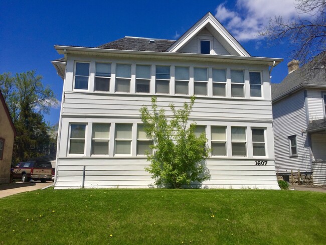 Building Photo - 1 Br/1 Ba Condo Near Hamline off Snelling ...