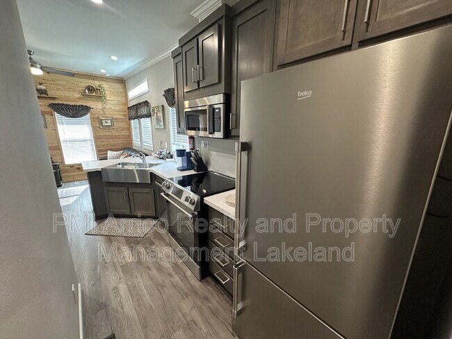 Building Photo - 112 E Appaloosa Trail