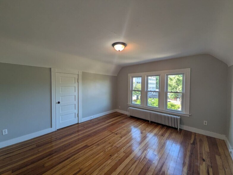 Building Photo - 396 Whalley Ave