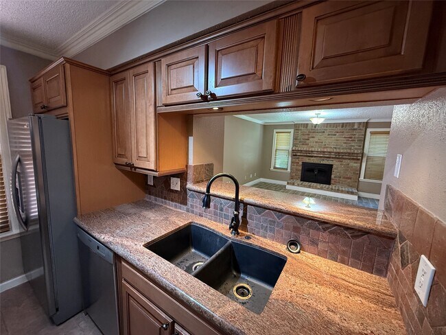 Building Photo - 10555 Turtlewood Ct