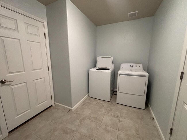 Building Photo - 16581 Berkley Ave