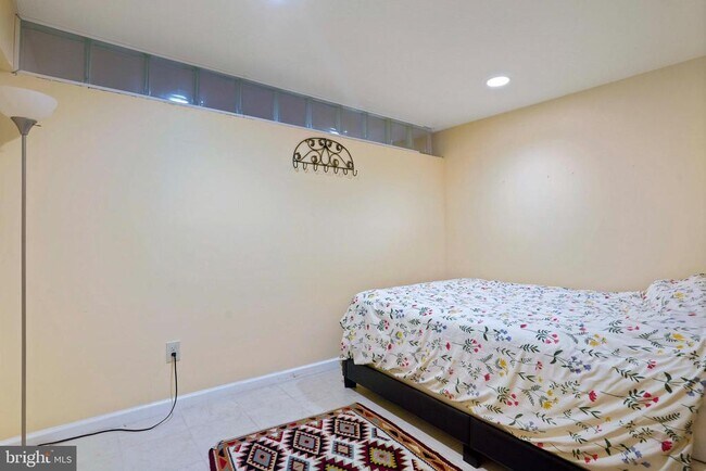 Building Photo - 5135 Summit Dr